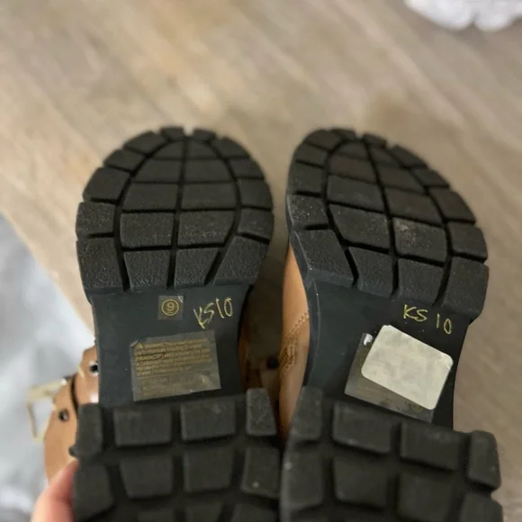 Stylish Tan Ankle Boots - Picture 7 of 7